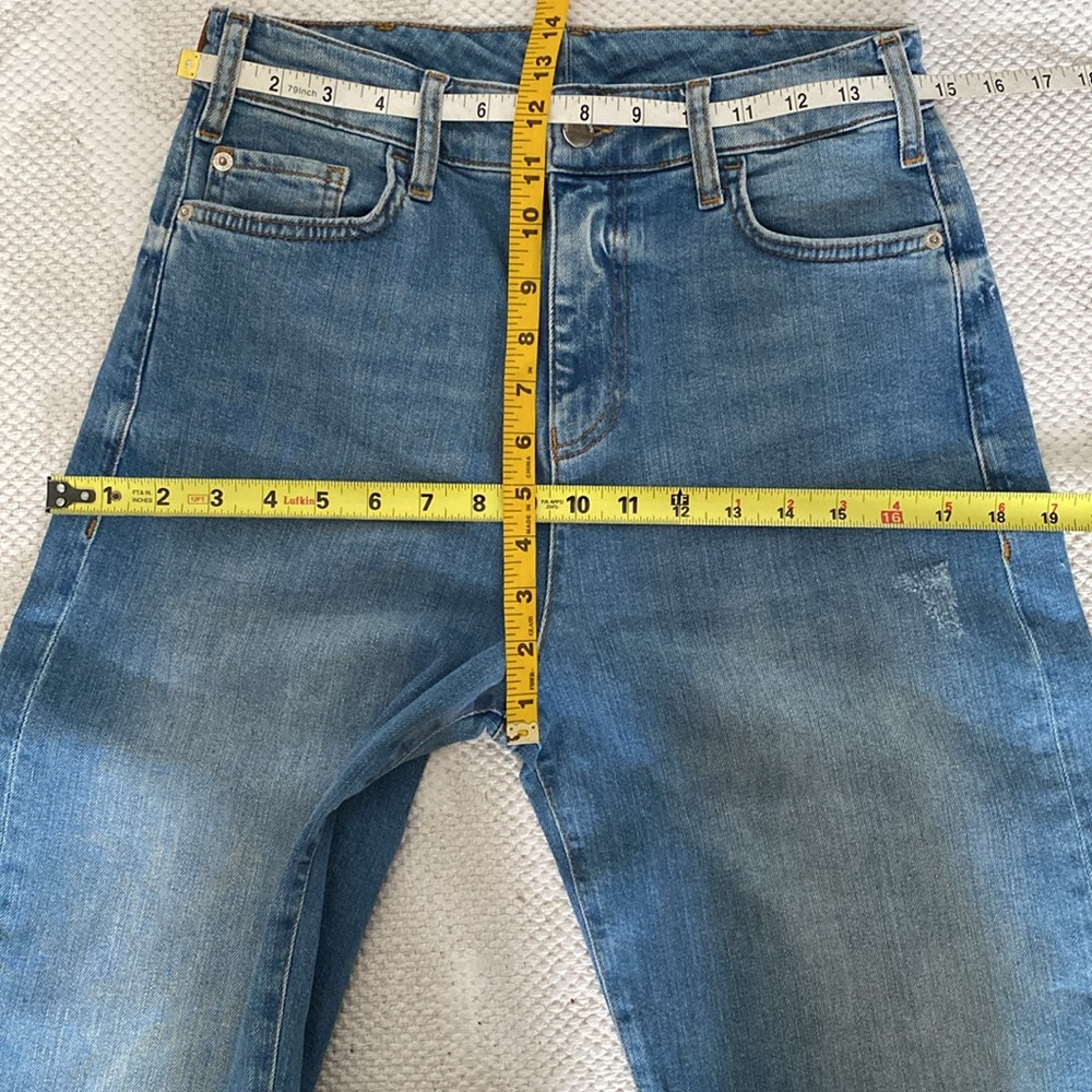 Emporio Armani Blue Flare Wide Leg Jeans
Medium washed High Rise Size 29 - Picture 8 of 17